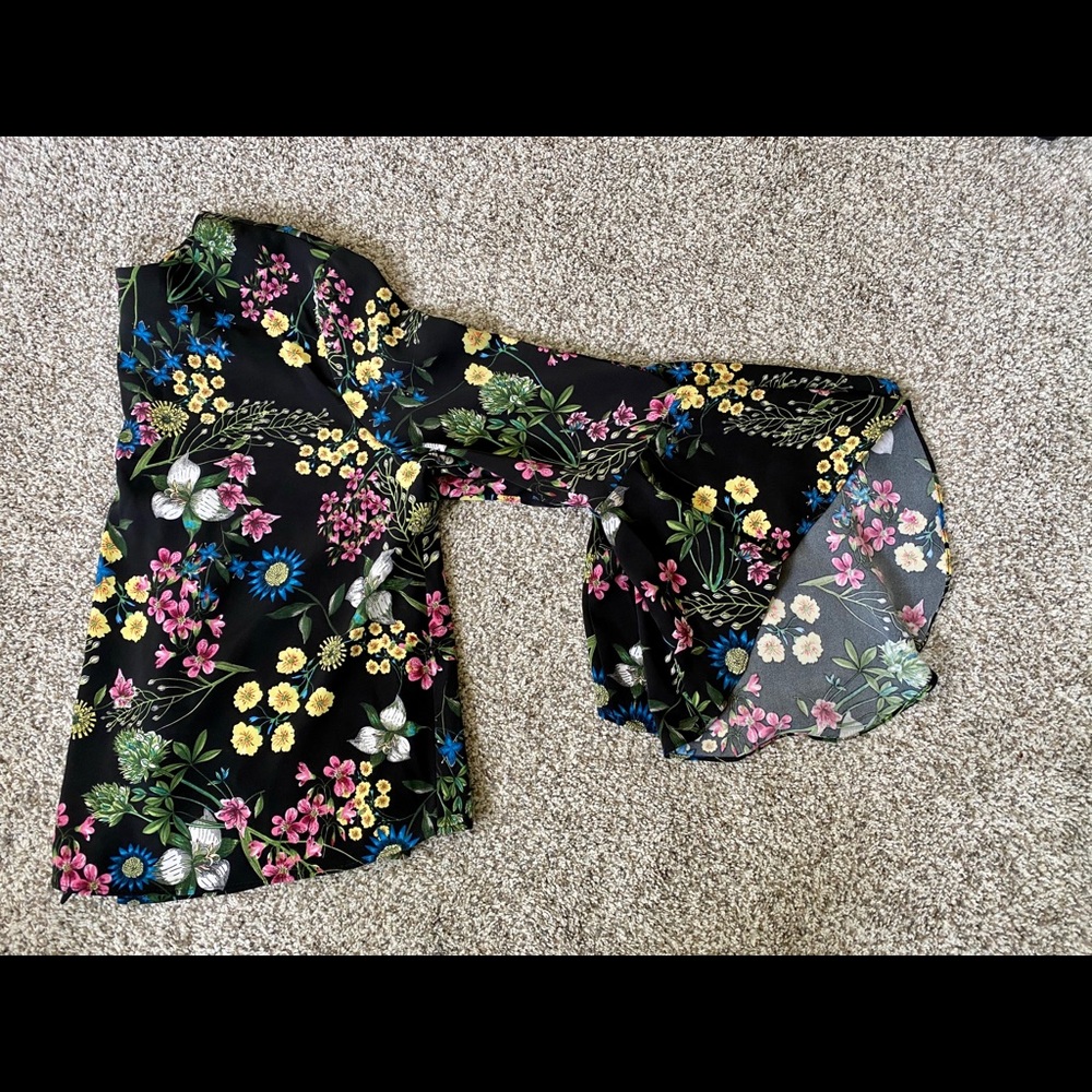 Black Floral Bell Sleeve Blouse. Size L. like new.